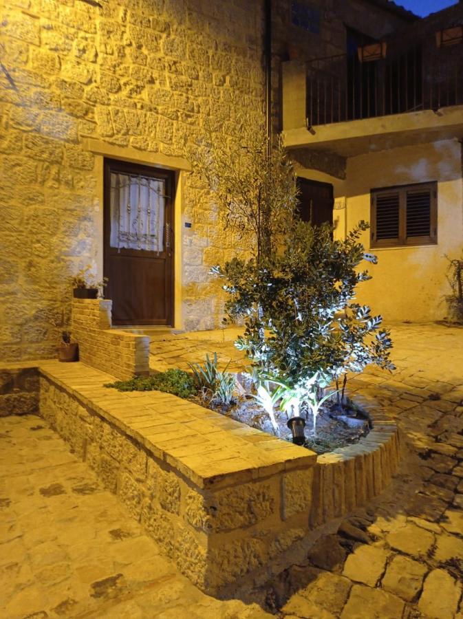 Casa Vacanze Borgo Gulini Da Anna Петралия-Сопрана Экстерьер фото